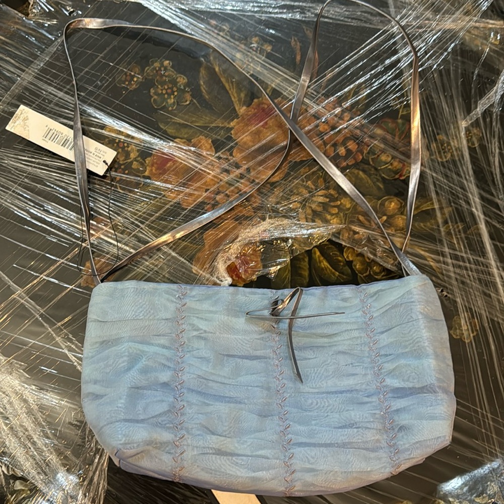 Beautiful bag, very light and chic